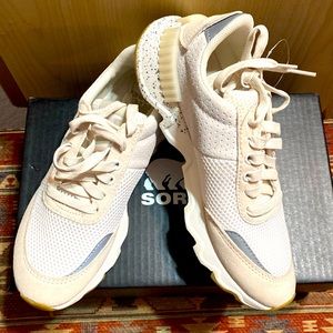 NEW SOREL Bone white shoes
